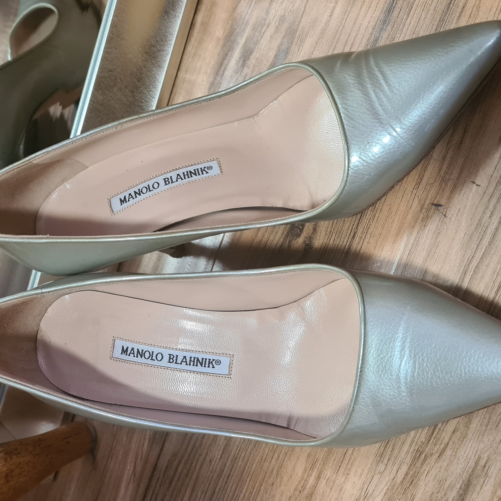Manolo Blahnik Silver Metallic Heels Elegant Stilettos